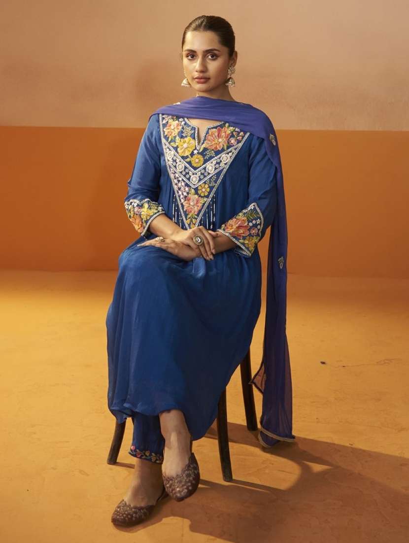 women embroidered long sleeve kurta pant with dupatta set - 22076914 - Standard Image - 3