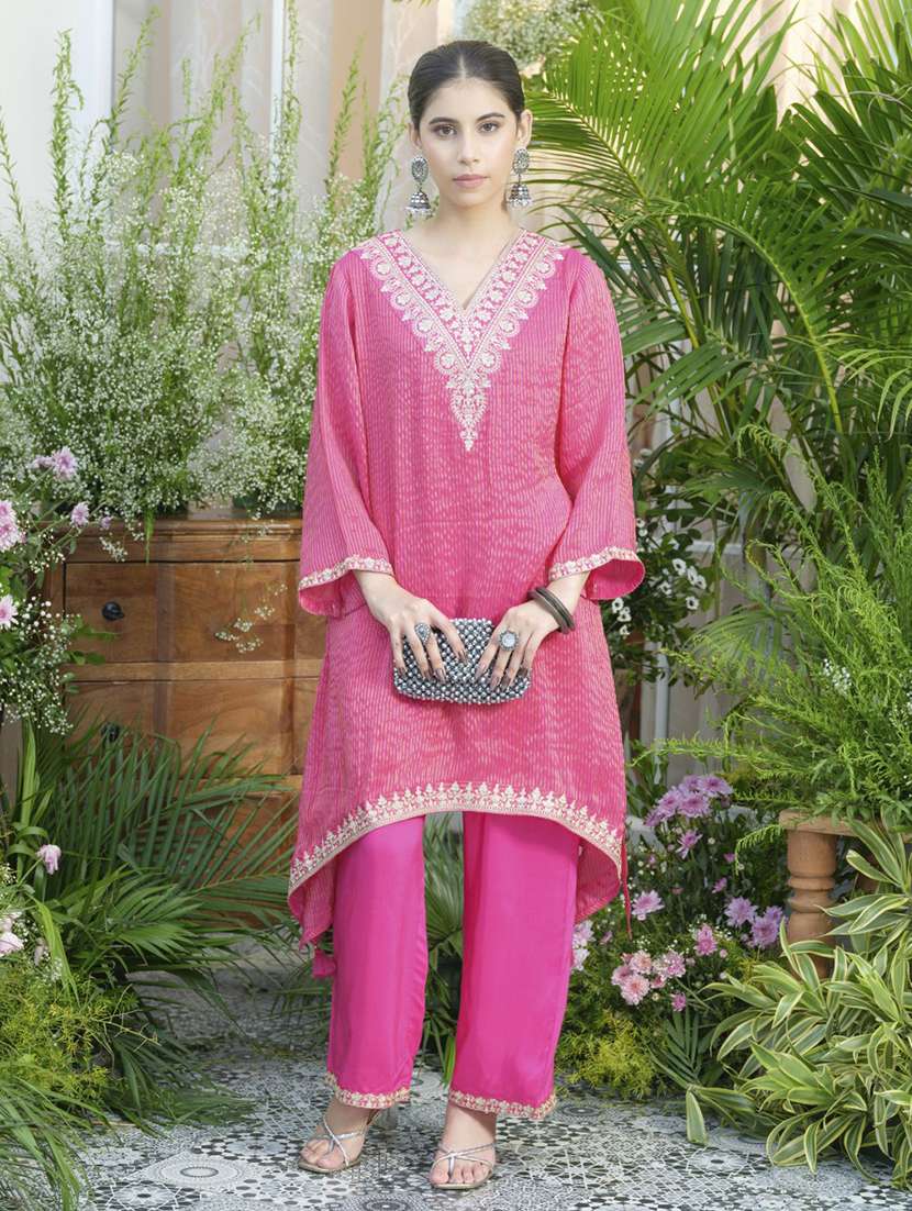 women striped three quarter sleeve kurta pant set