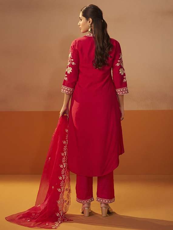 women embroidered three quarter sleeve kurta pant with dupatta set - 22076989 - Standard Image - 3