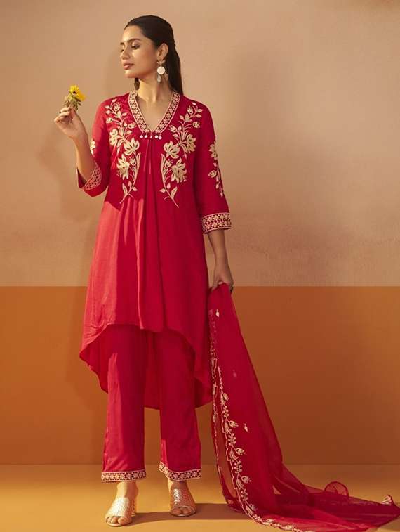 women embroidered three quarter sleeve kurta pant with dupatta set - 22076989 - Standard Image - 5