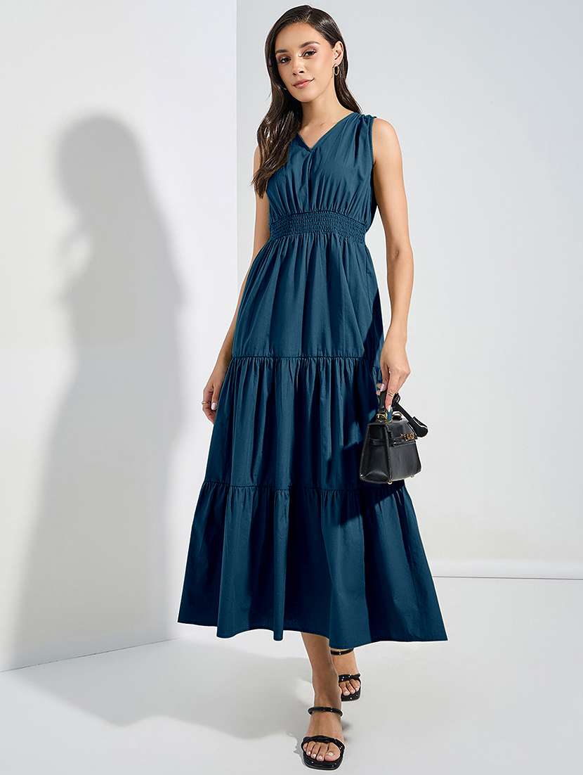 women solid sleveeless tiered dress