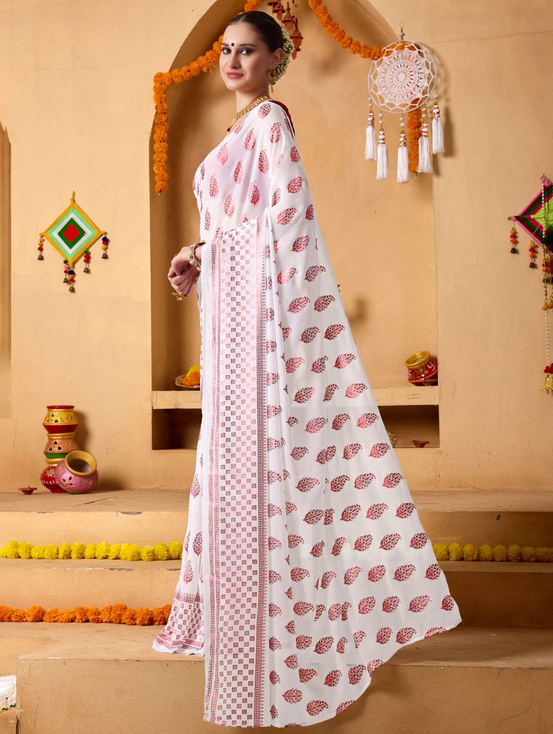 women printed casual wear saree with blouse - 22078210 - Standard Image - 3