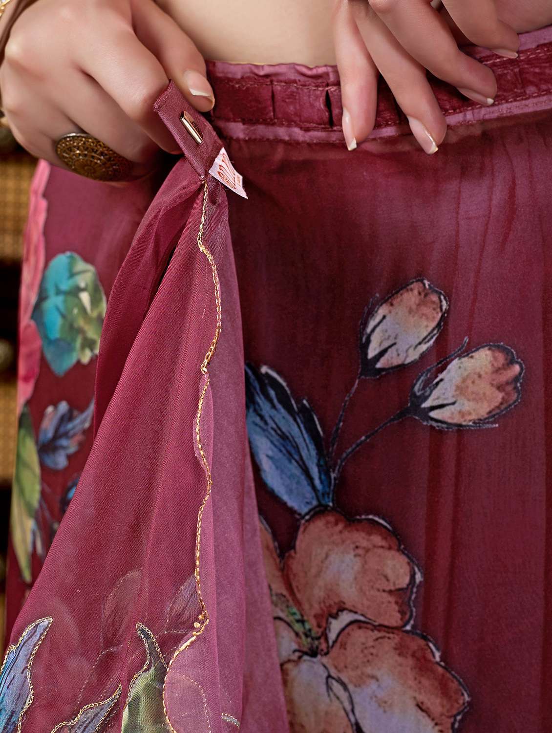 women floral printed ready to wear saree with blouse - 22078212 -  Standard Image - 5