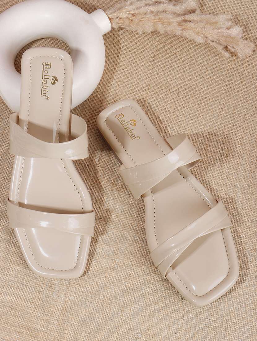 women solid slip on flats - 22078297 -  Zoom Image - 0