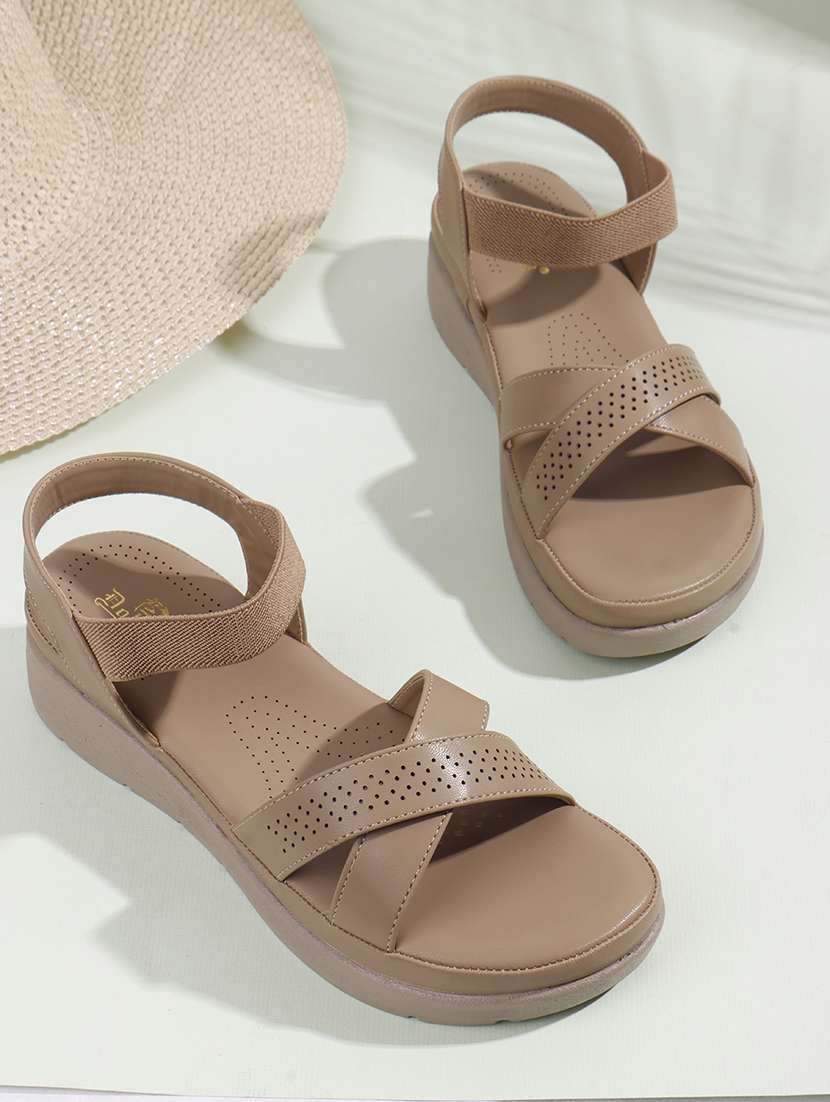 women solid back strap wedge