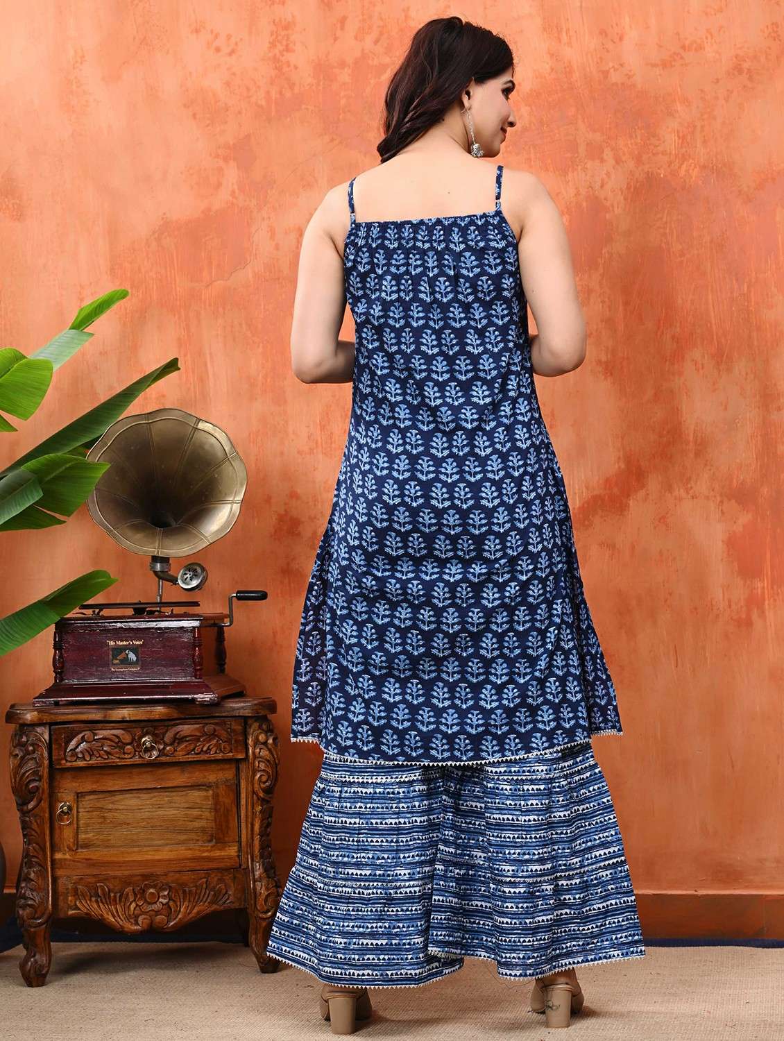 women printed shoulder strap kurta sharara with dupatta set - 22078385 -  Standard Image - 3