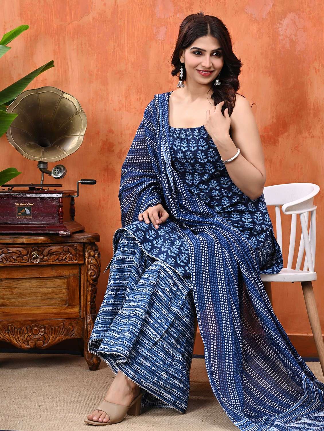 women printed shoulder strap kurta sharara with dupatta set - 22078385 -  Standard Image - 5