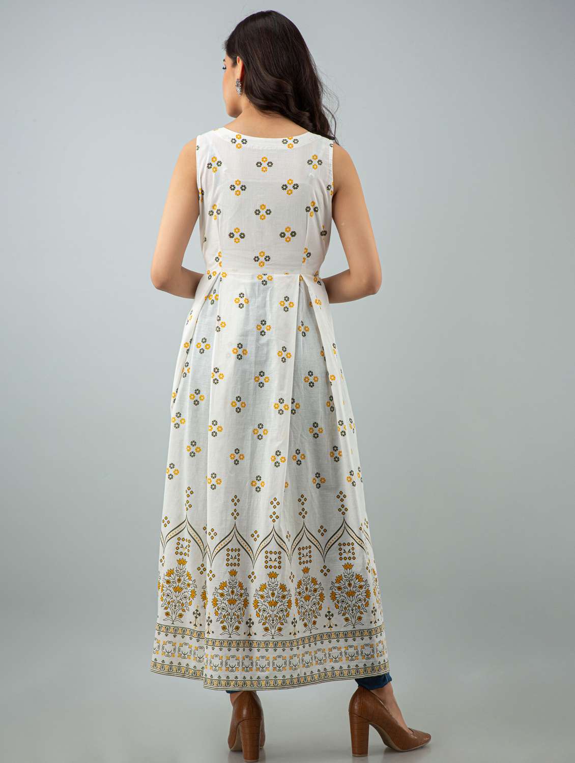 women floral printed sleeveless front slit kurta - 22078439 - Standard Image - 3