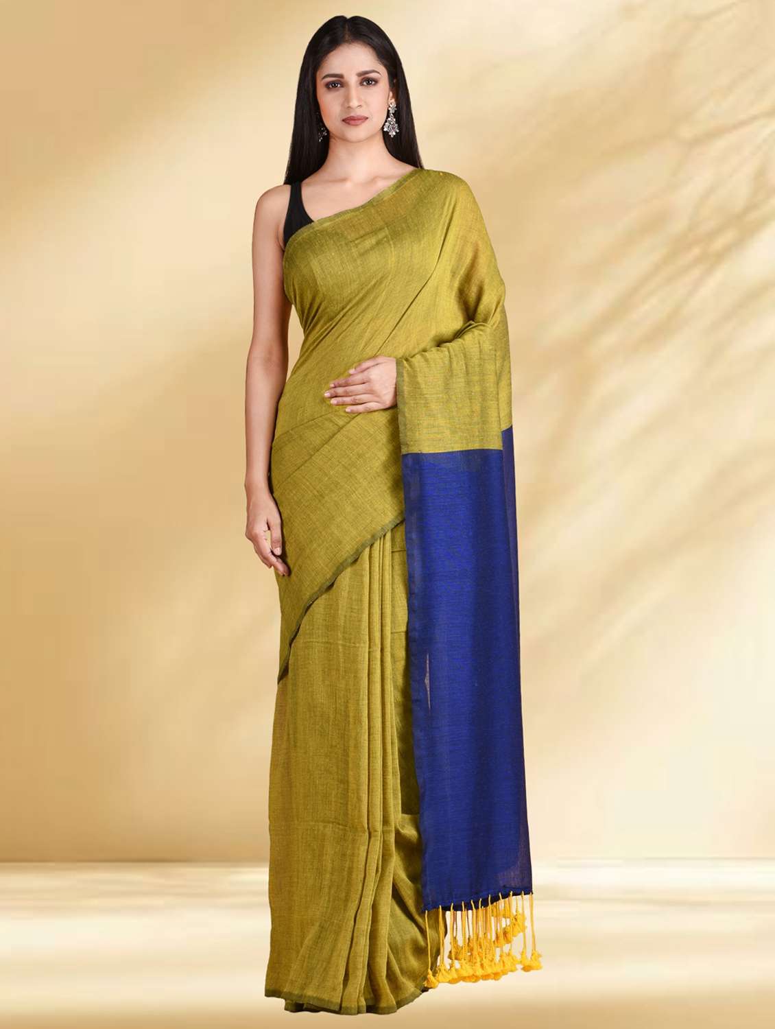 women solid handloom saree with blouse