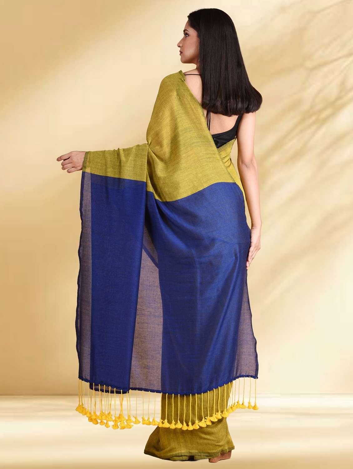 women solid handloom saree with blouse - 22079278 -  Standard Image - 3