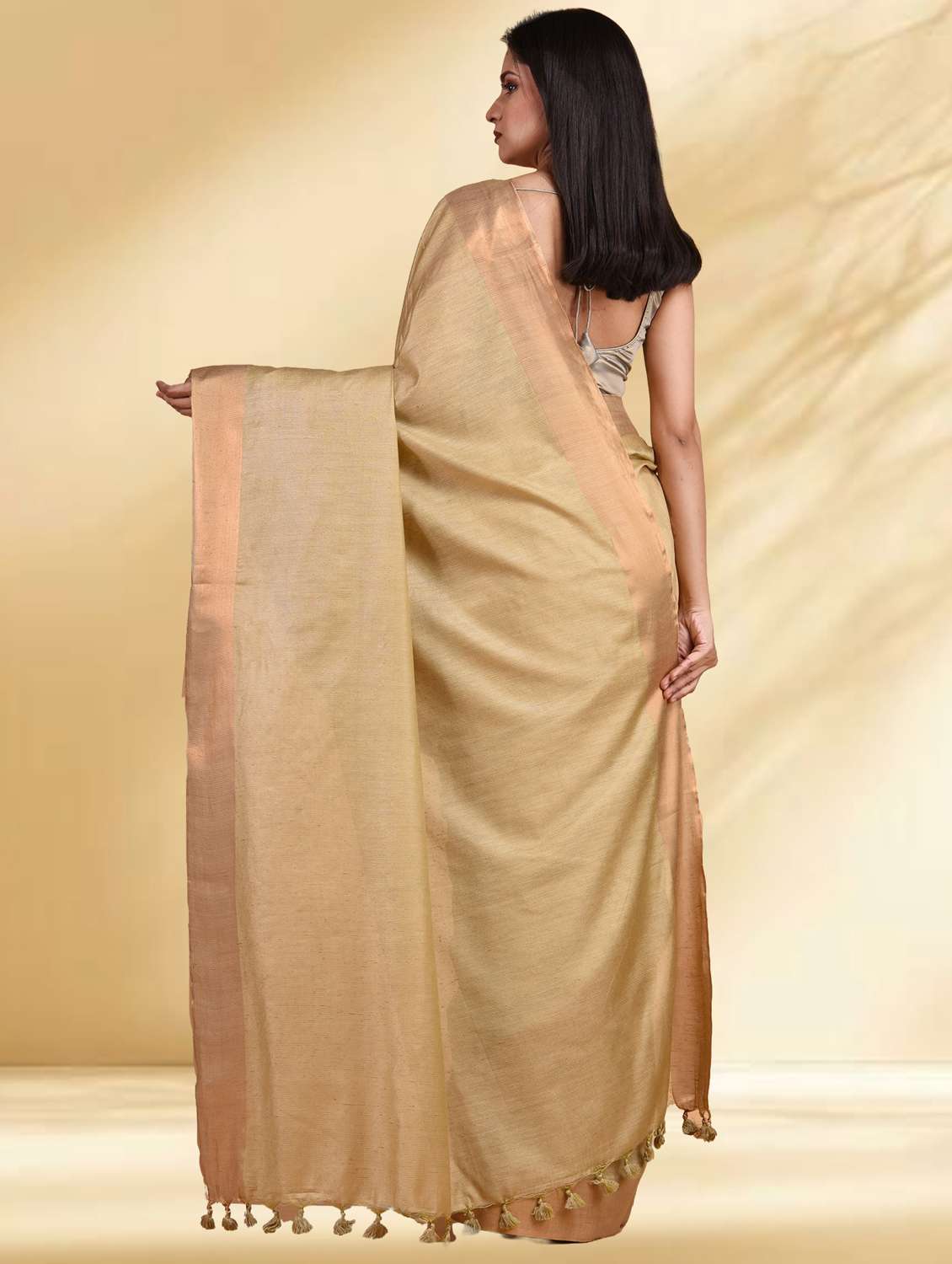 women solid handloom saree with blouse - 22079279 - Standard Image - 3