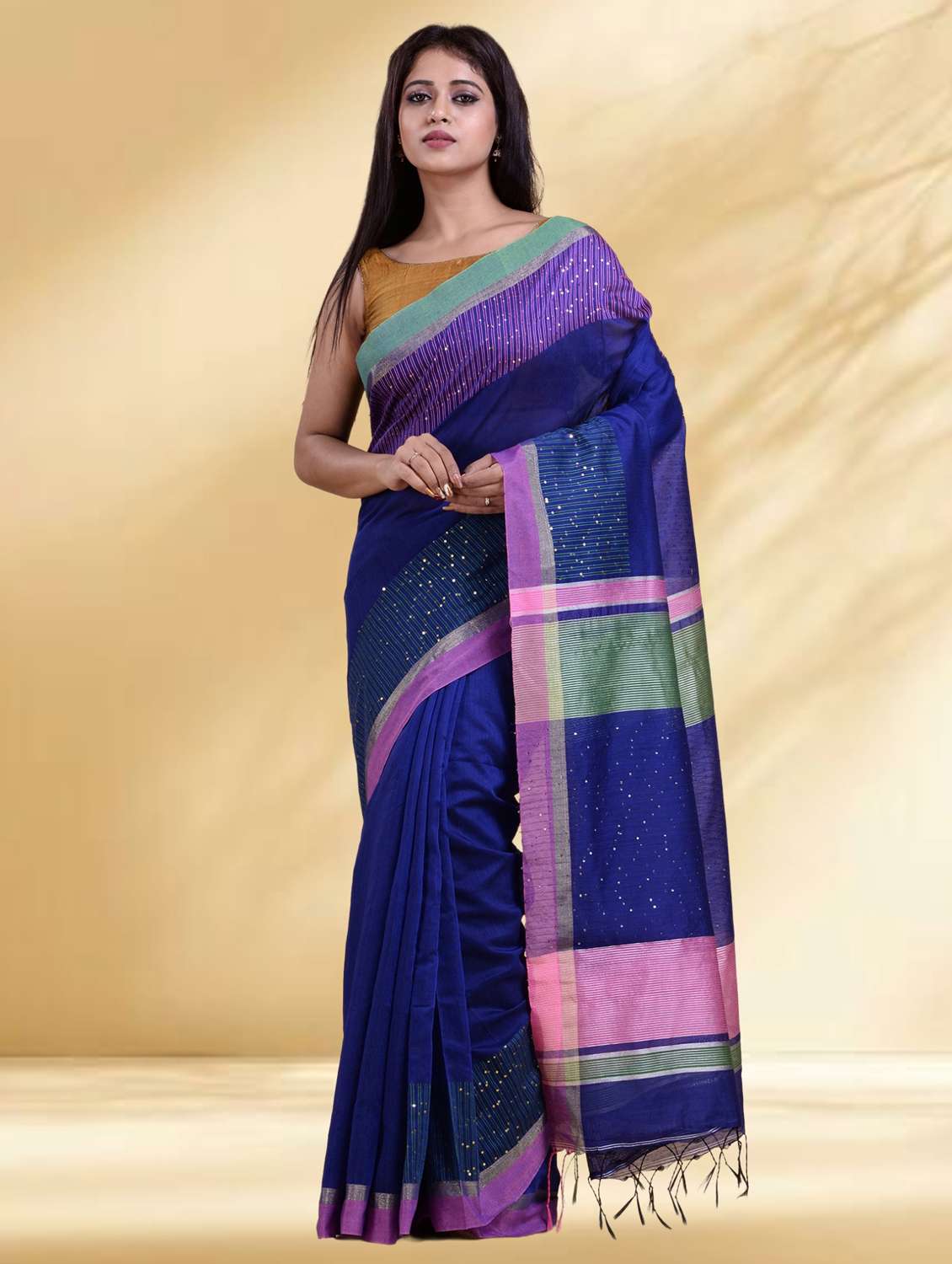 women self design handloom saree with blouse