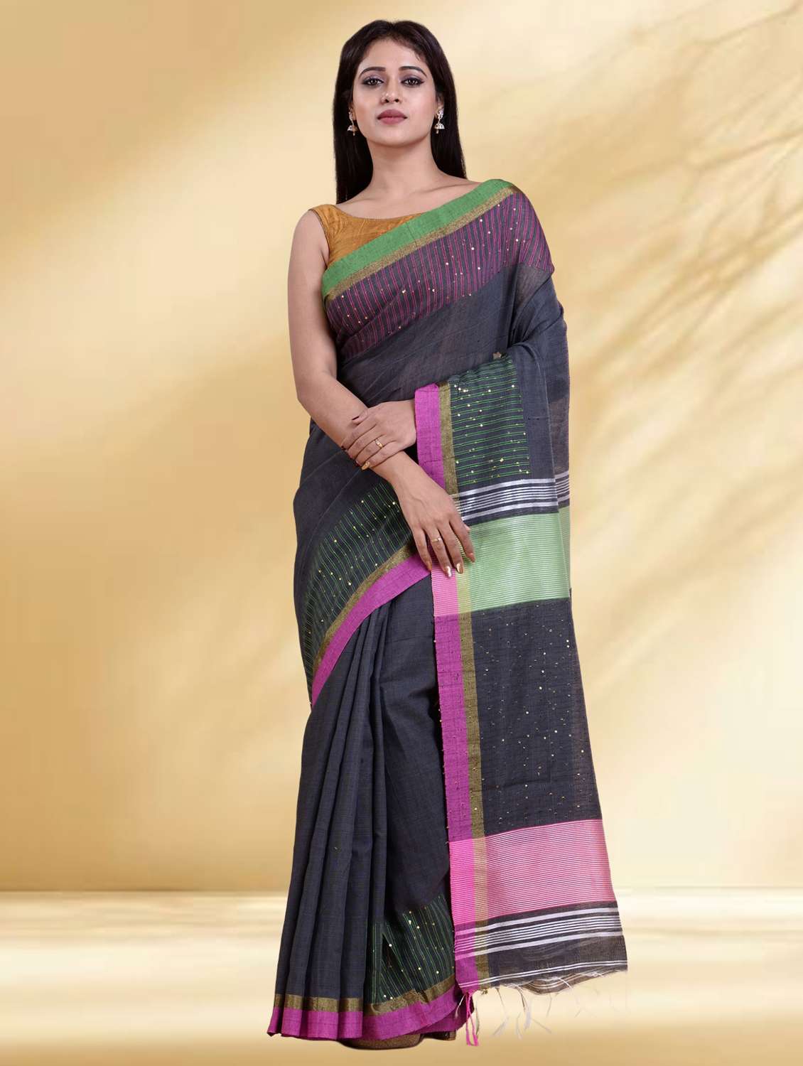 women self design handloom saree with blouse