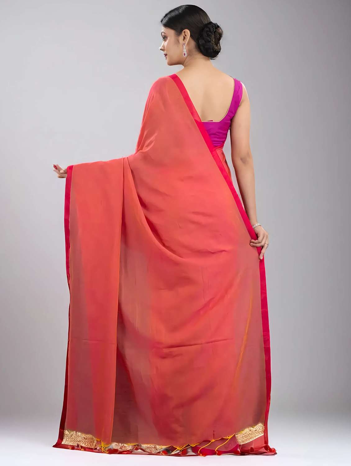 women solid handloom saree with blouse - 22079290 -  Standard Image - 3