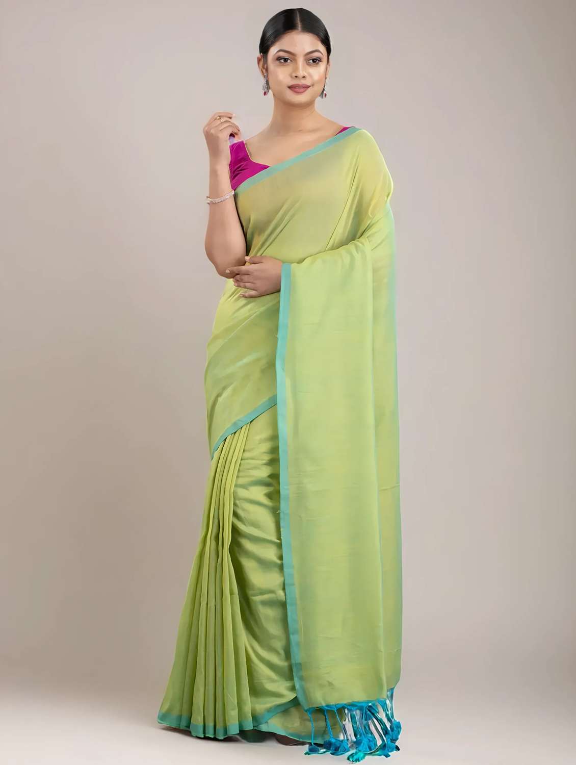 women solid handloom saree with blouse