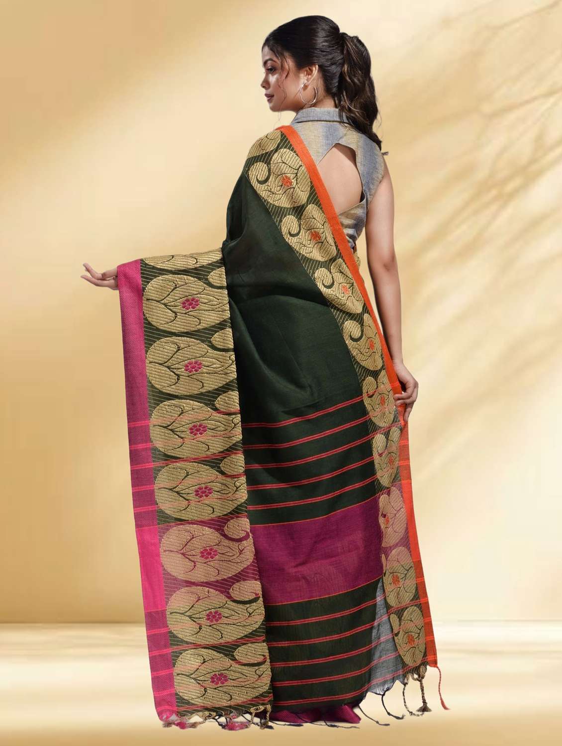 women solid with bordered handloom saree with blouse - 22079300 -  Standard Image - 3