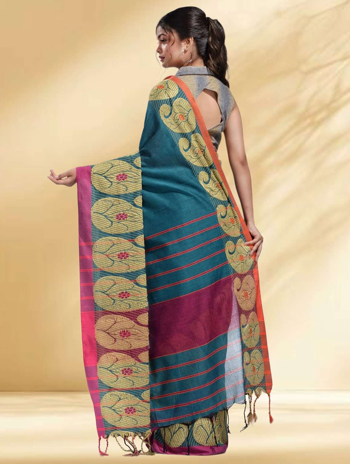 women solid with bordered handloom saree with blouse - 22079301 - Standard Image - 3