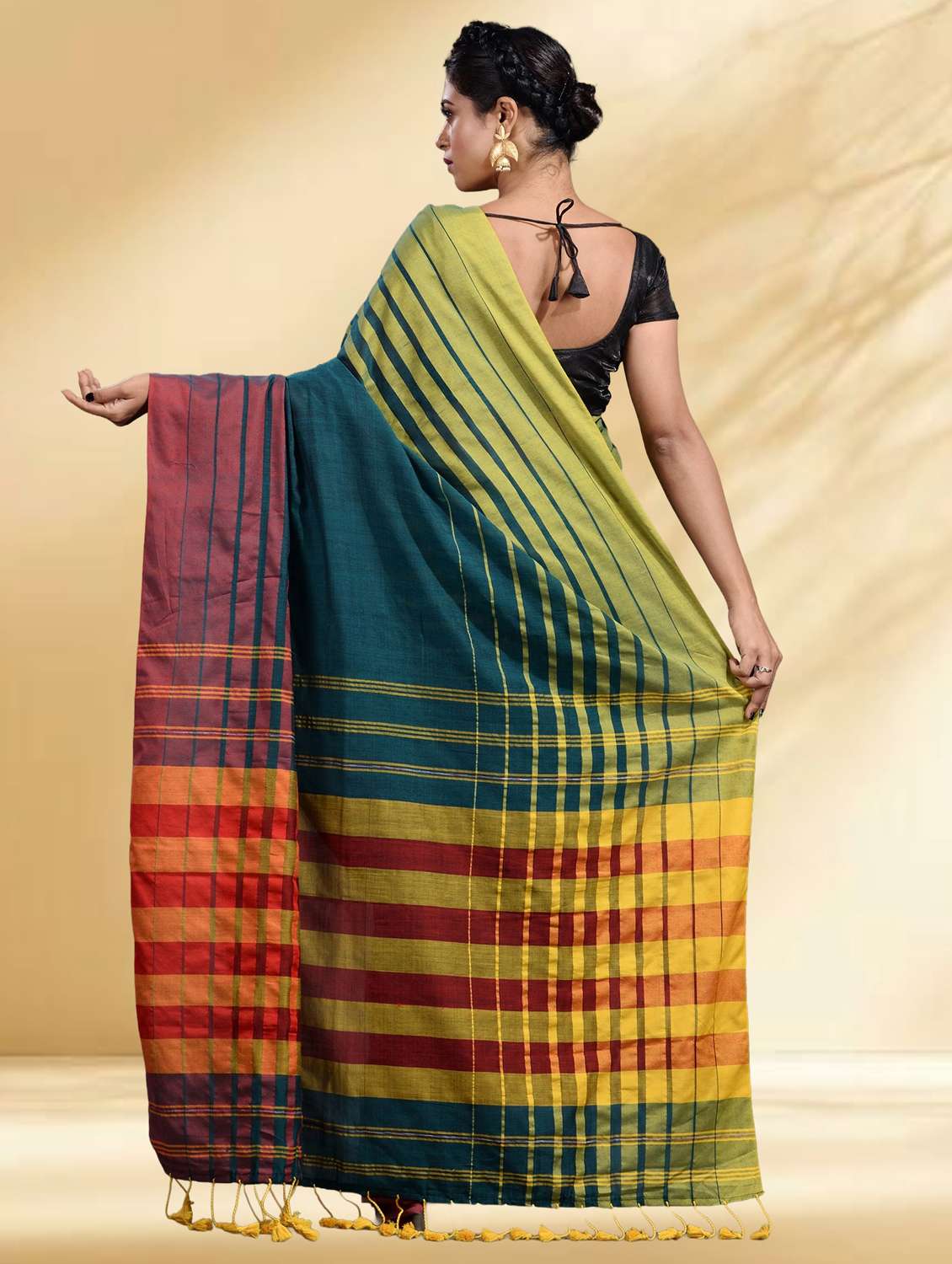 women striped handloom saree with blouse - 22079303 -  Standard Image - 3