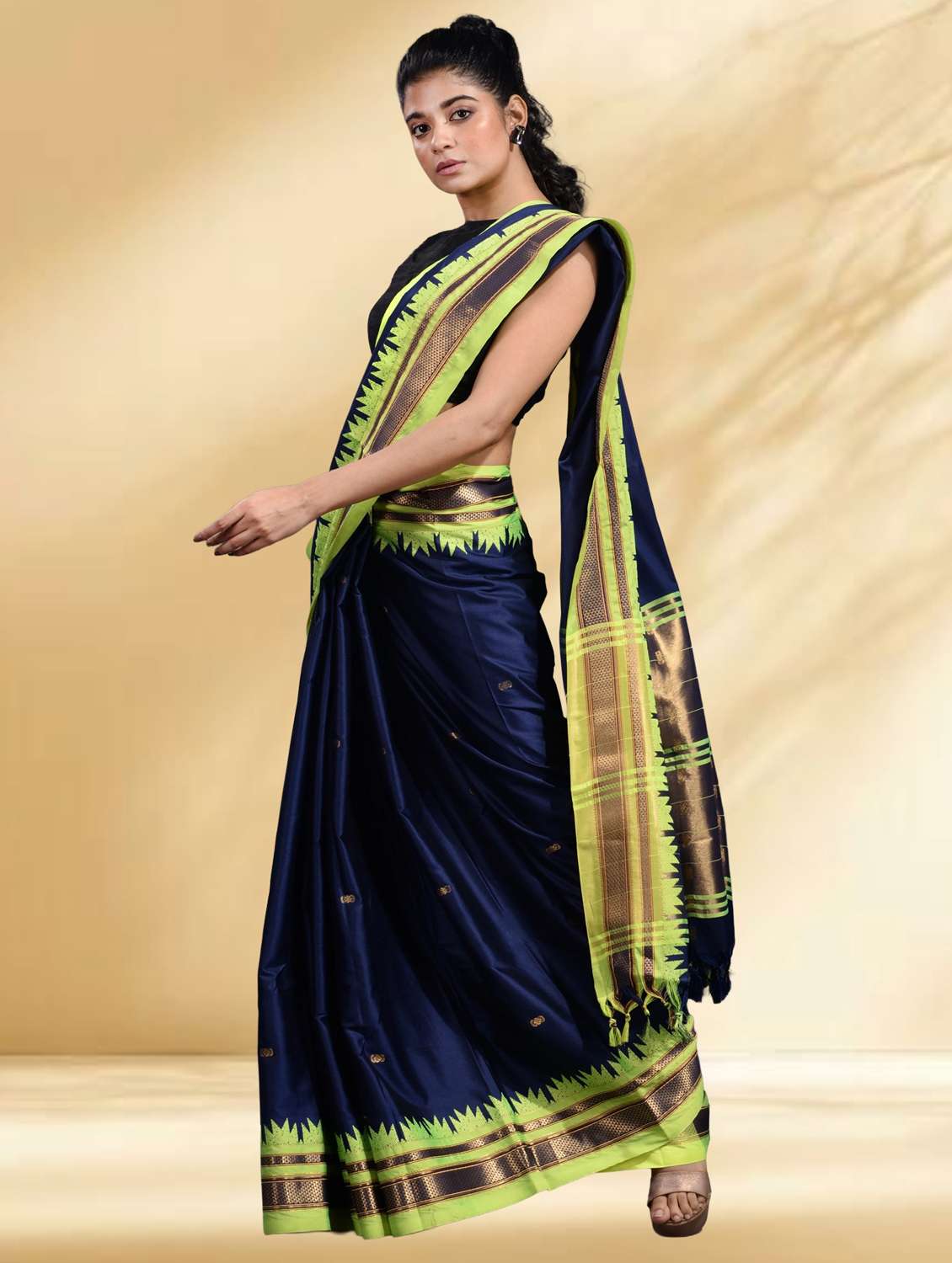 women self design handloom saree with blouse - 22079305 -  Standard Image - 3