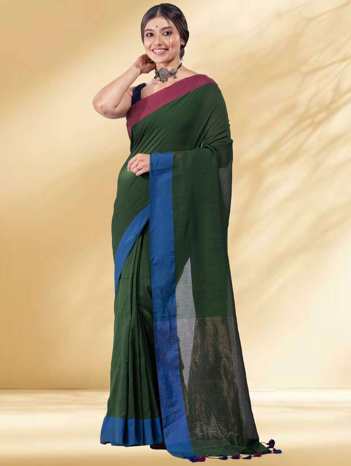 women solid with bordered handloom saree with blouse - 22079307 -  Zoom Image - 0