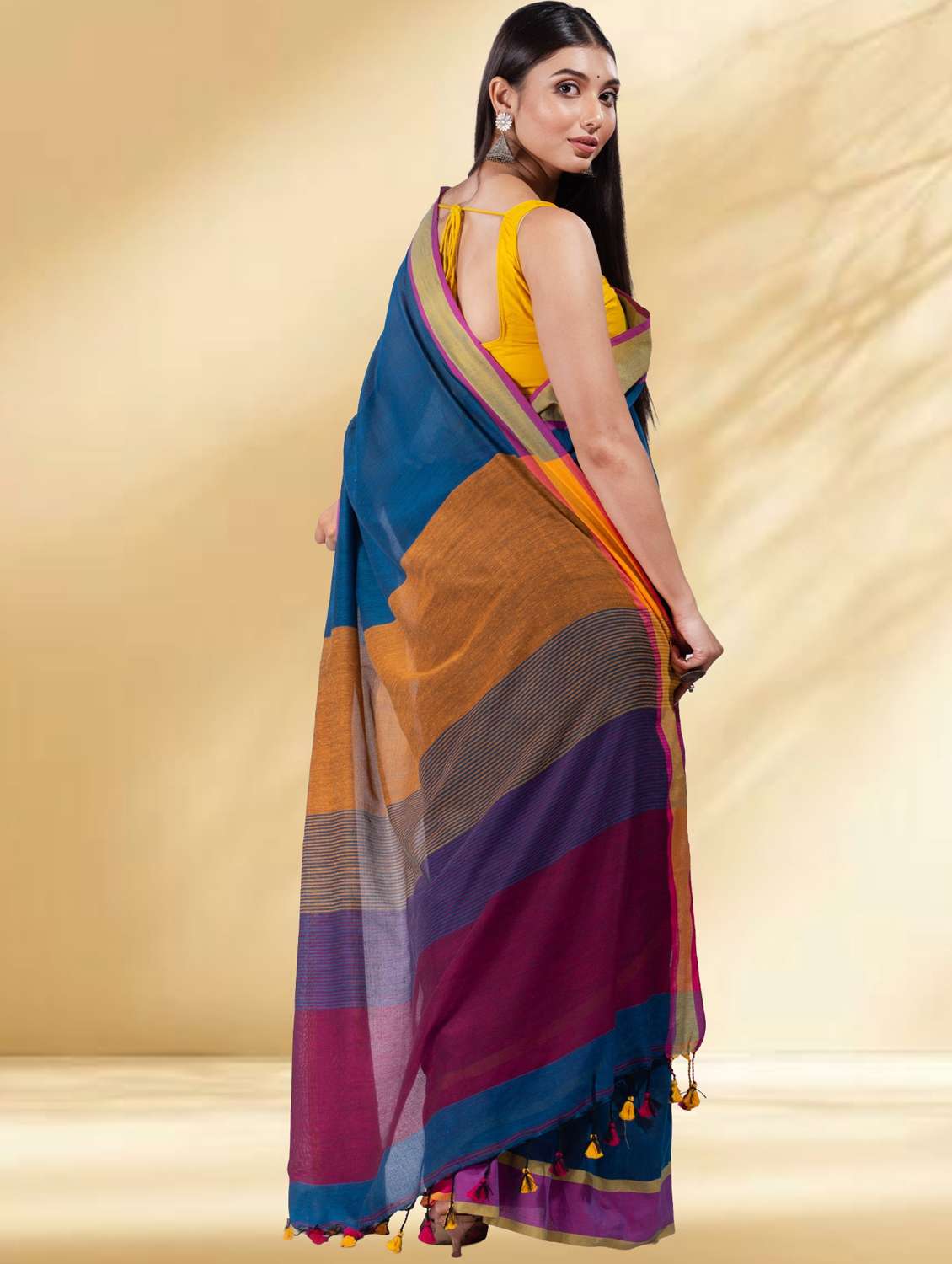 women solid with bordered handloom saree with blouse - 22079308 - Standard Image - 3