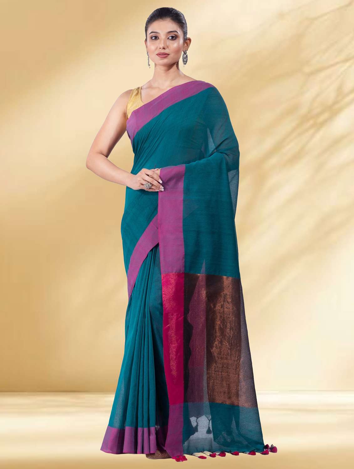 women solid with bordered handloom saree with blouse