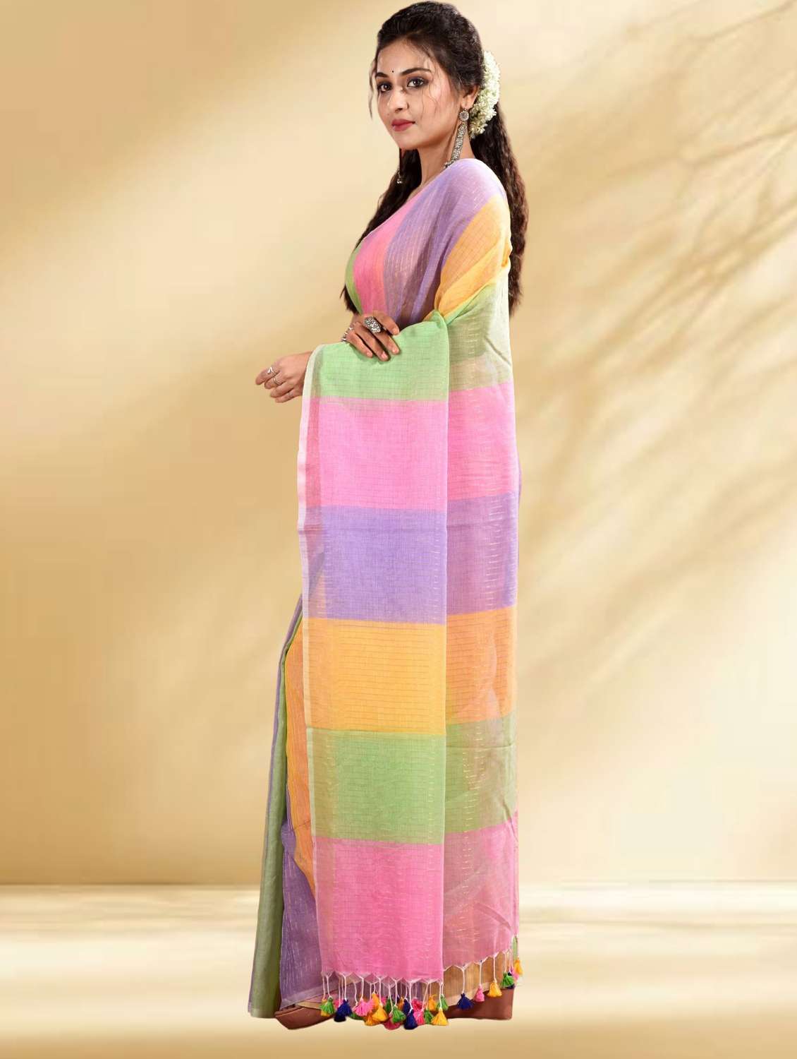 women striped handloom saree - 22079318 -  Standard Image - 3