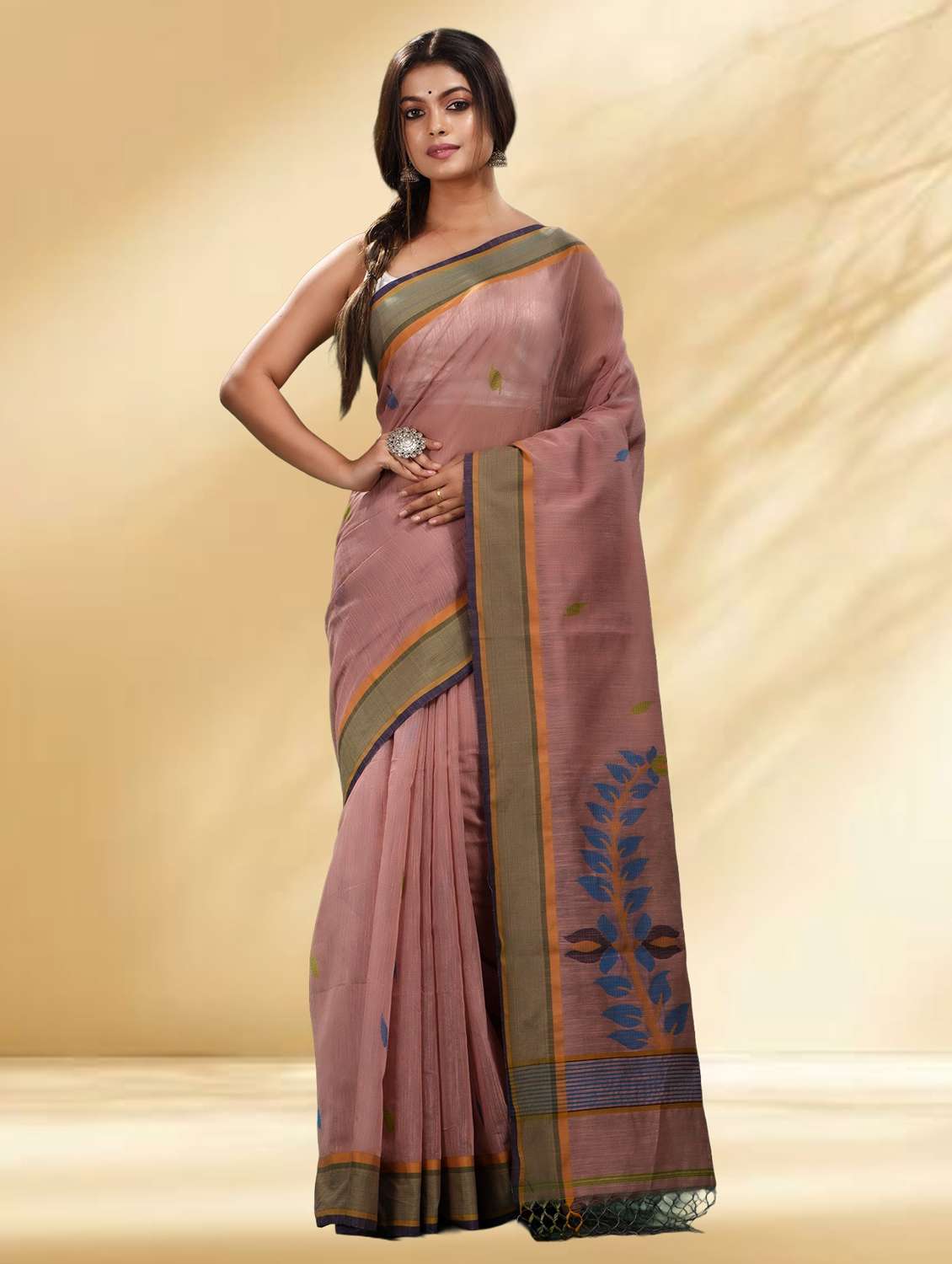 women self design handloom saree with blouse