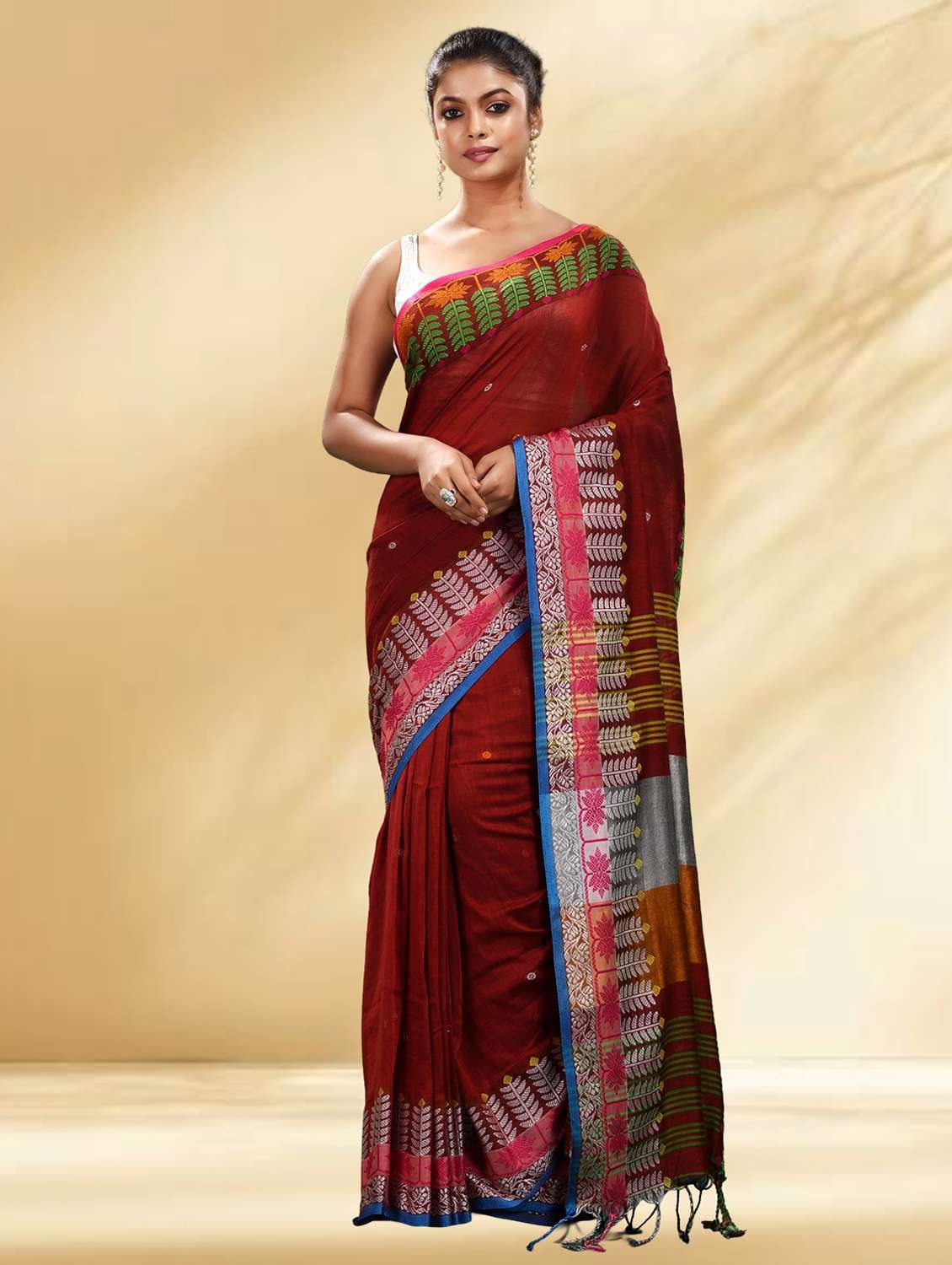 women self design handloom saree with blouse