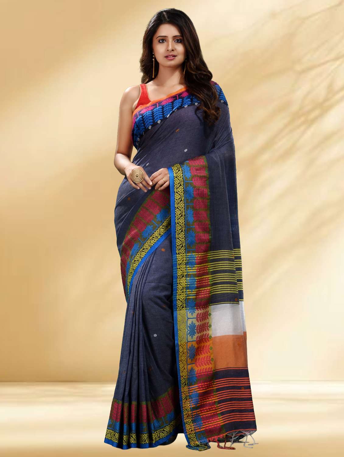 women self design handloom saree with blouse - 22079327 - Zoom Image - 0