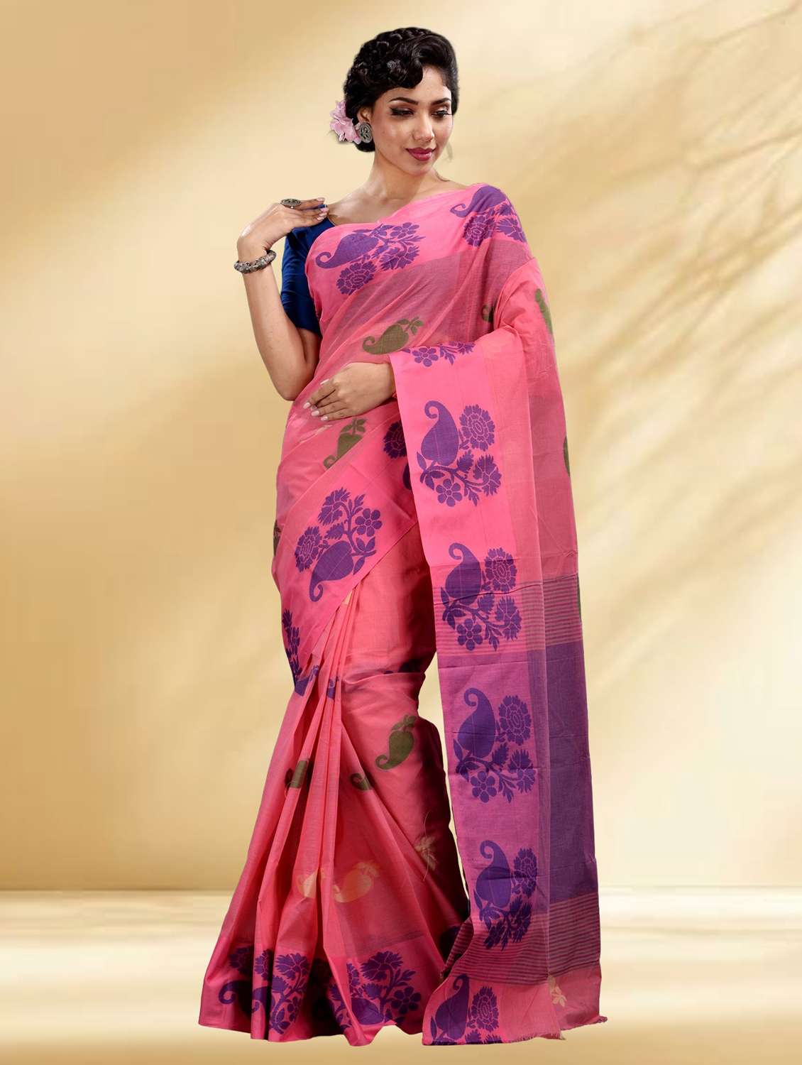 women self design handloom saree