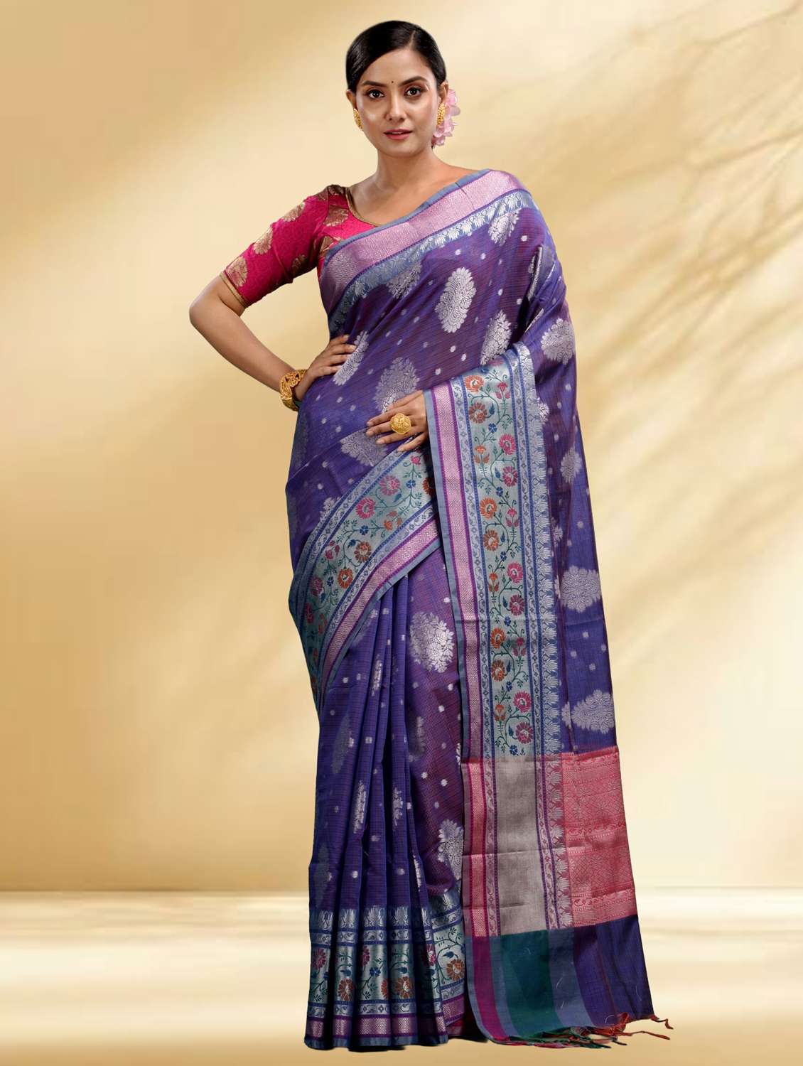 women self design handloom saree with blouse