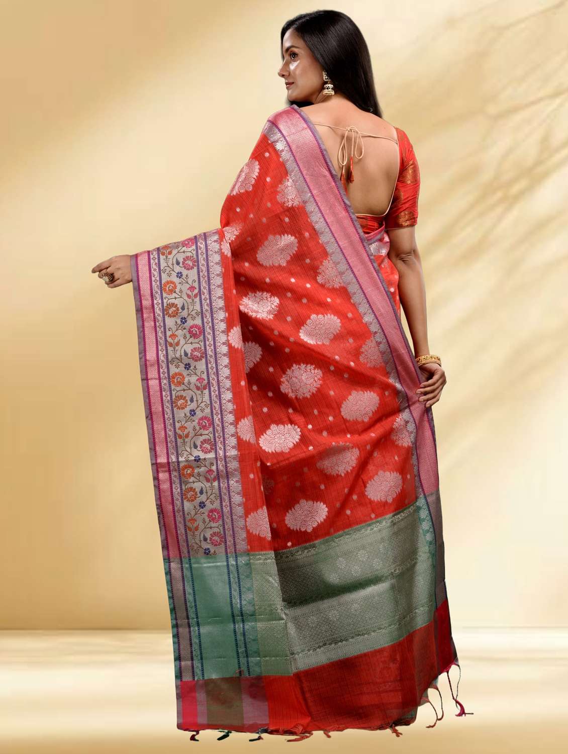women self design handloom saree with blouse - 22079338 - Standard Image - 3
