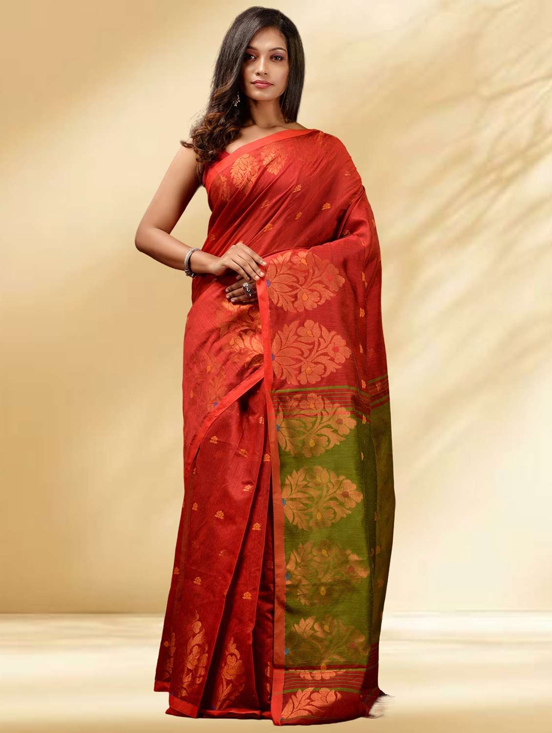 women self design handloom saree with blouse