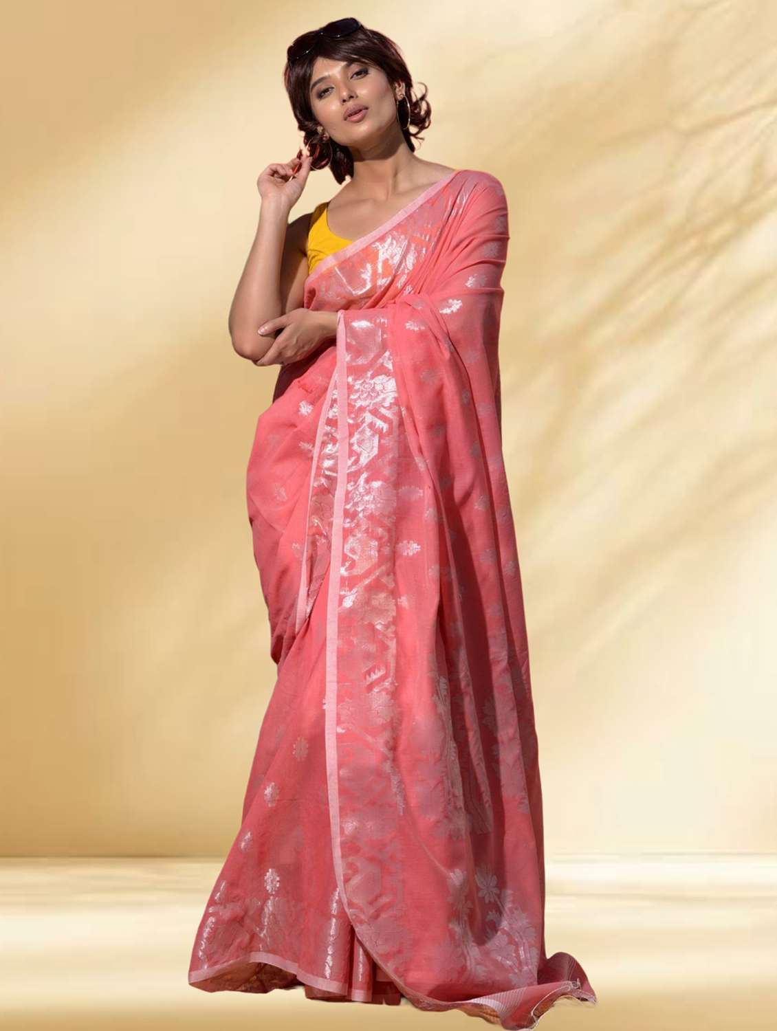 women self design handloom saree with blouse