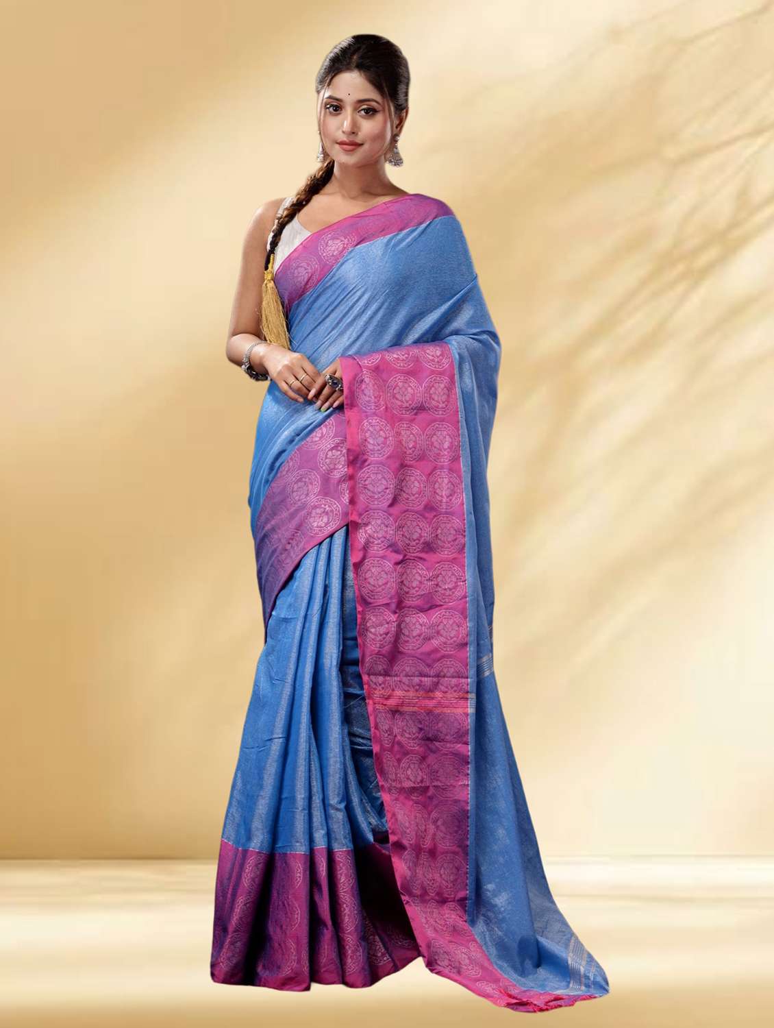 women solid with bordered handloom saree with blouse