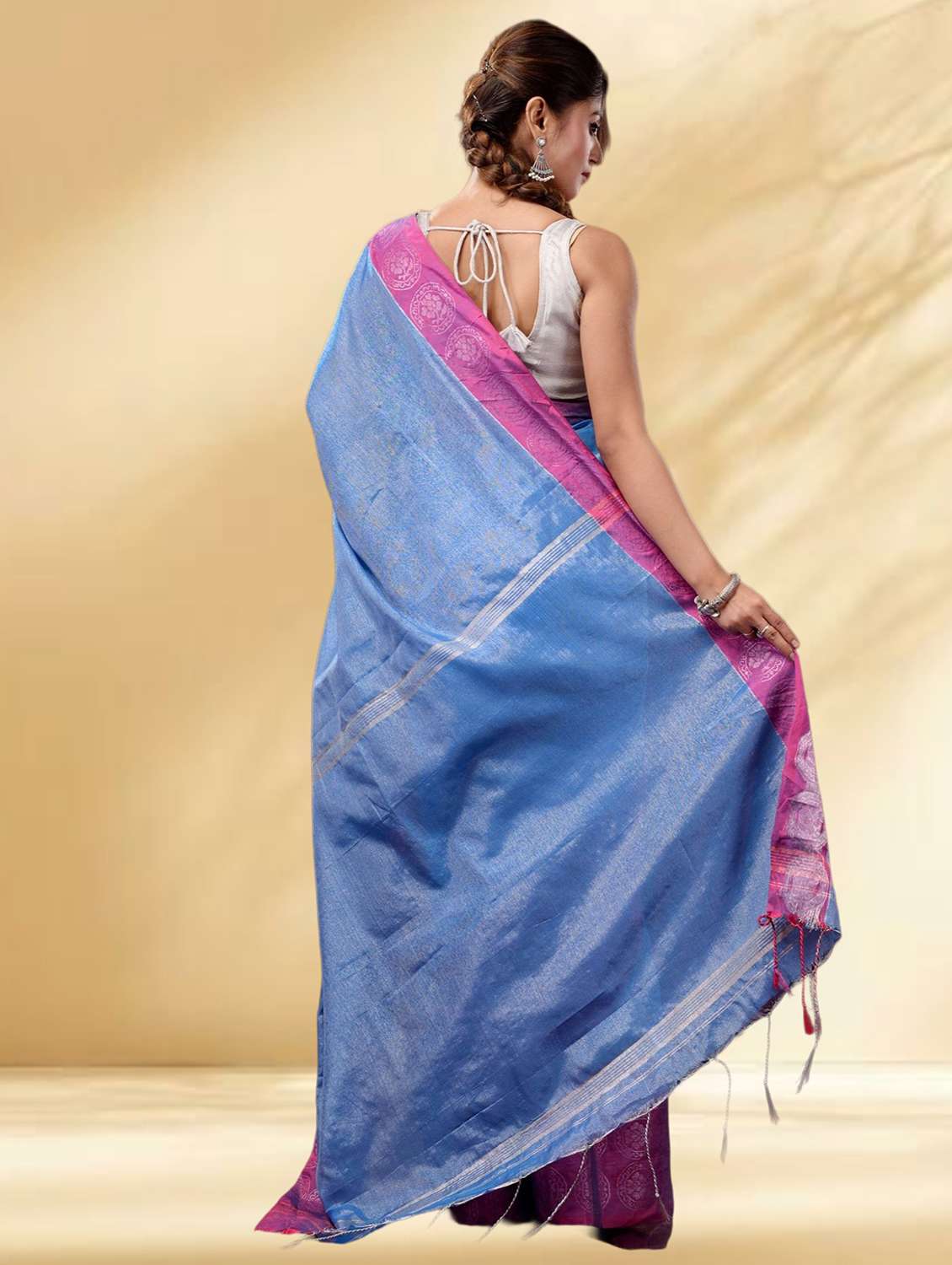 women solid with bordered handloom saree with blouse - 22079351 -  Standard Image - 3