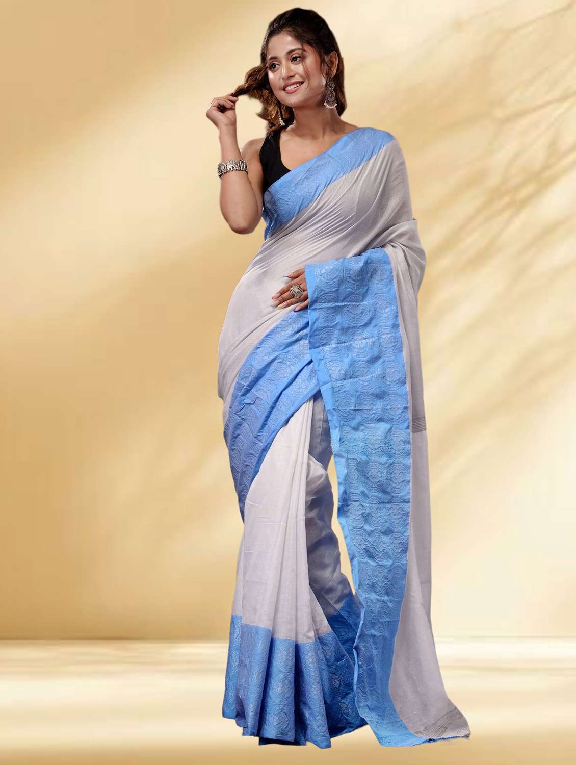 women solid with bordered handloom saree with blouse