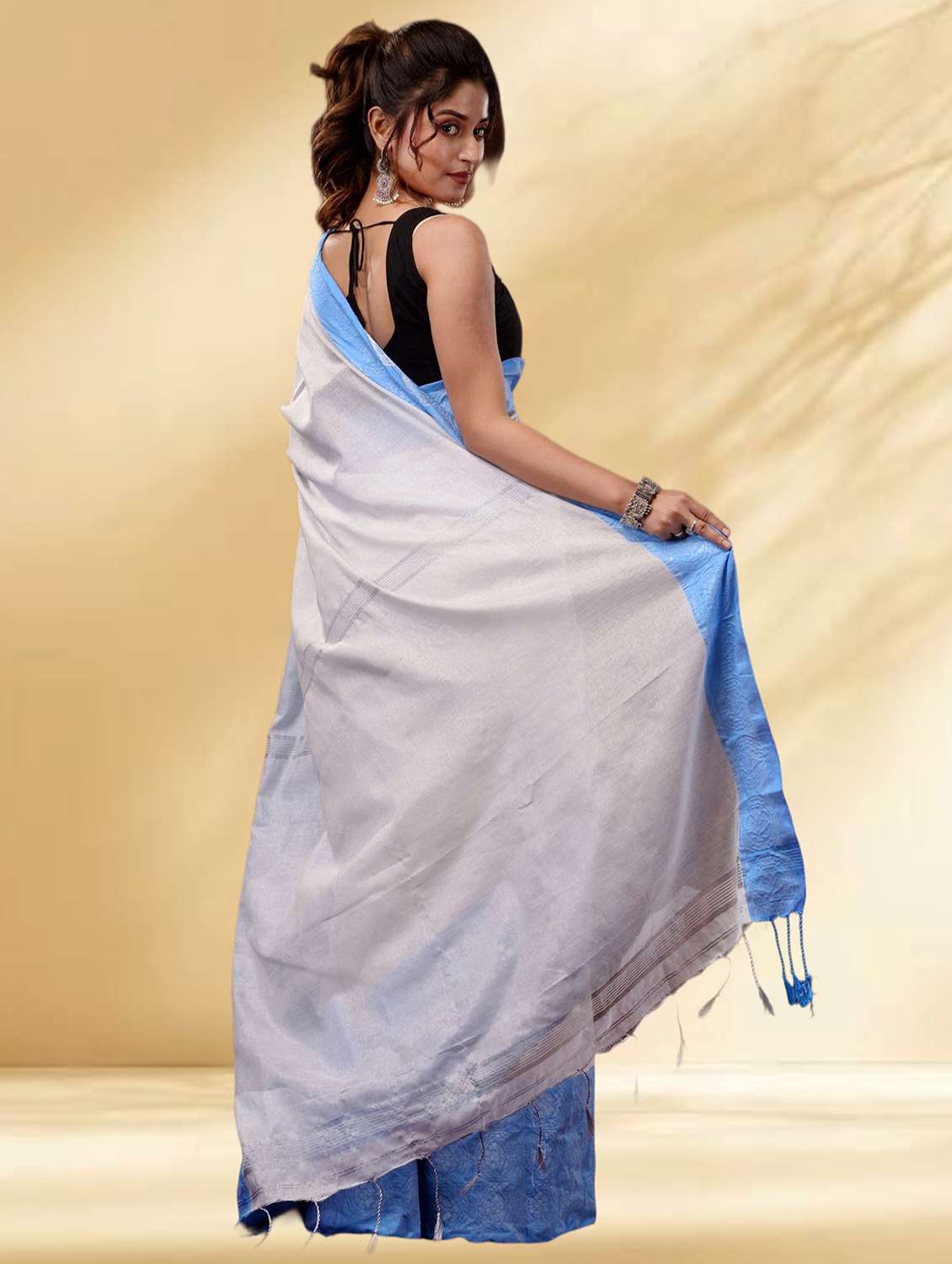 women solid with bordered handloom saree with blouse - 22079352 -  Standard Image - 3