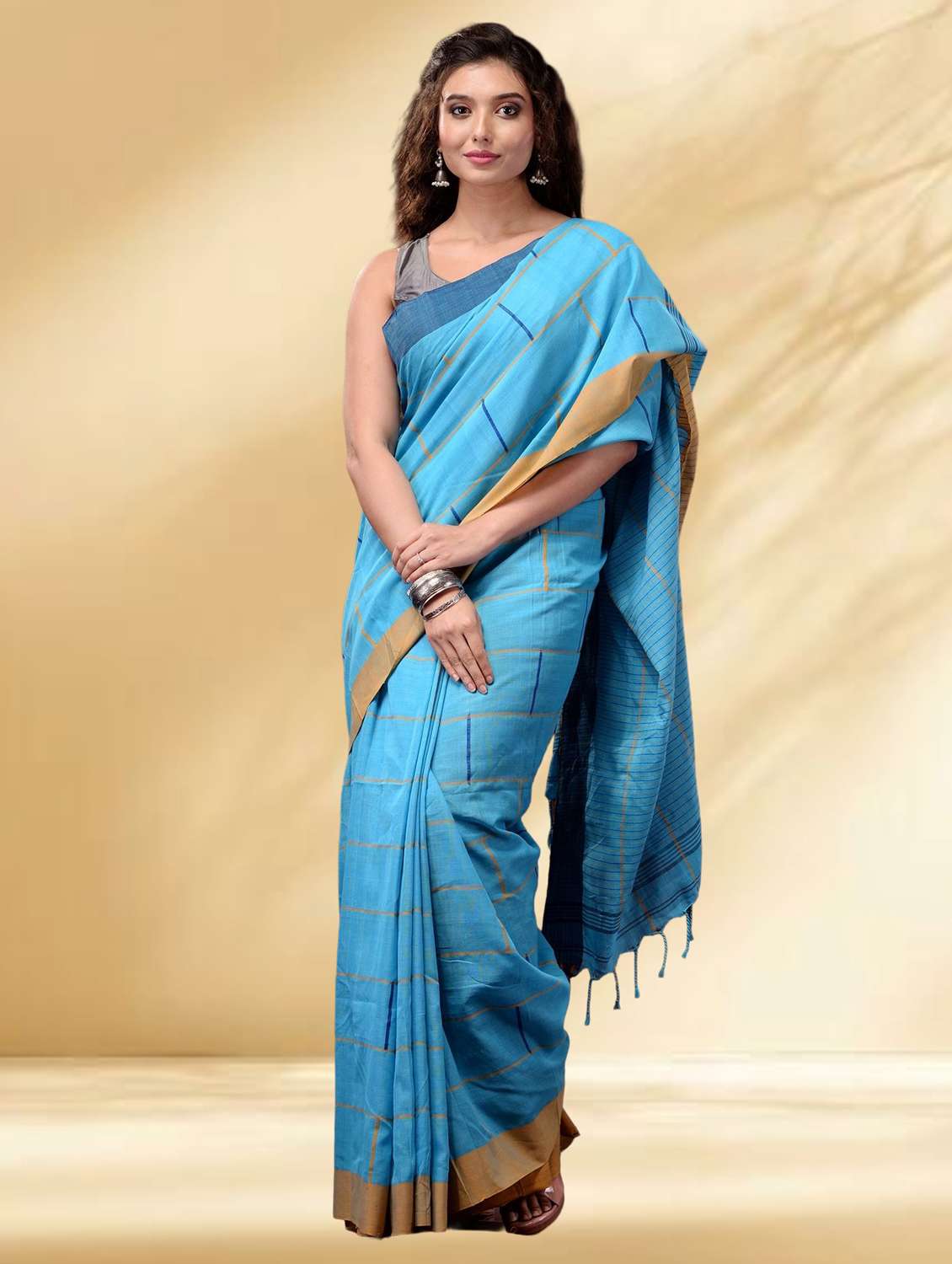 women self design handloom saree with blouse