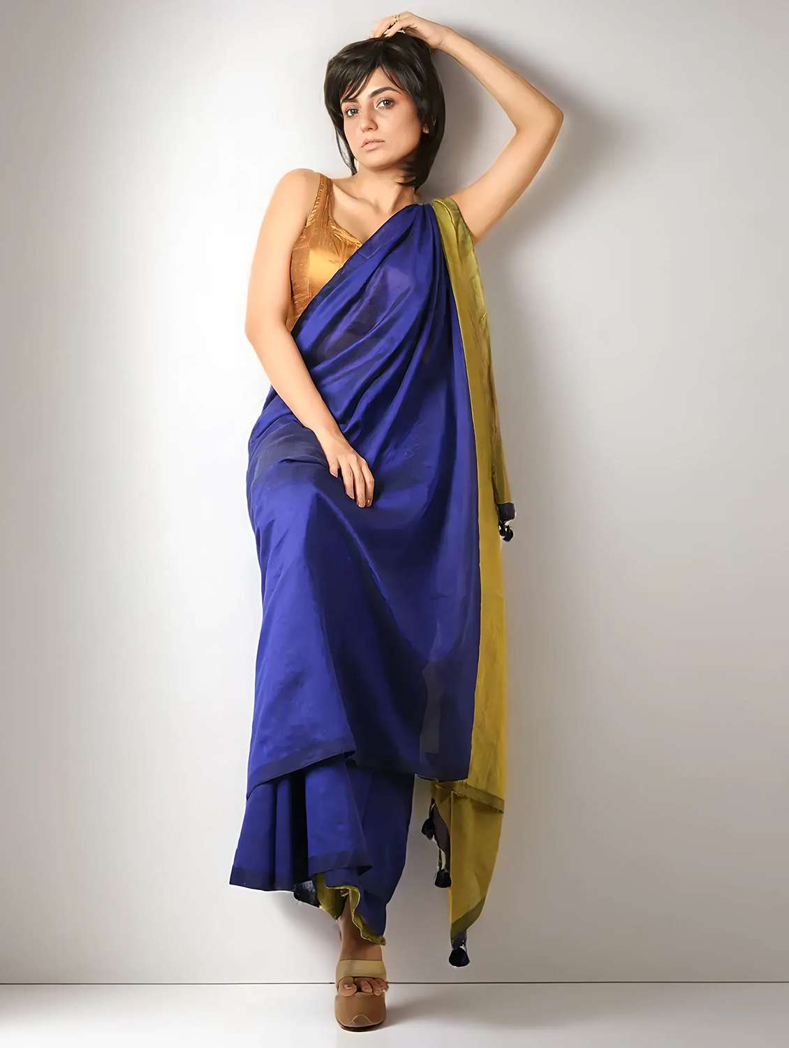 women solid handloom saree with blouse