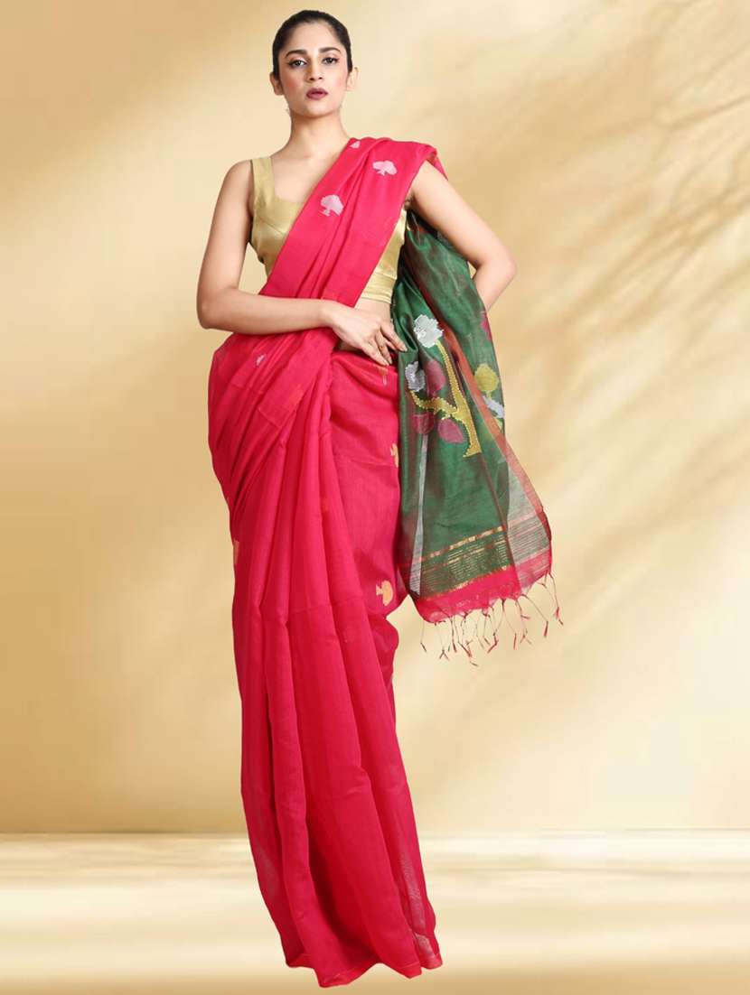 women self design handloom saree with blouse