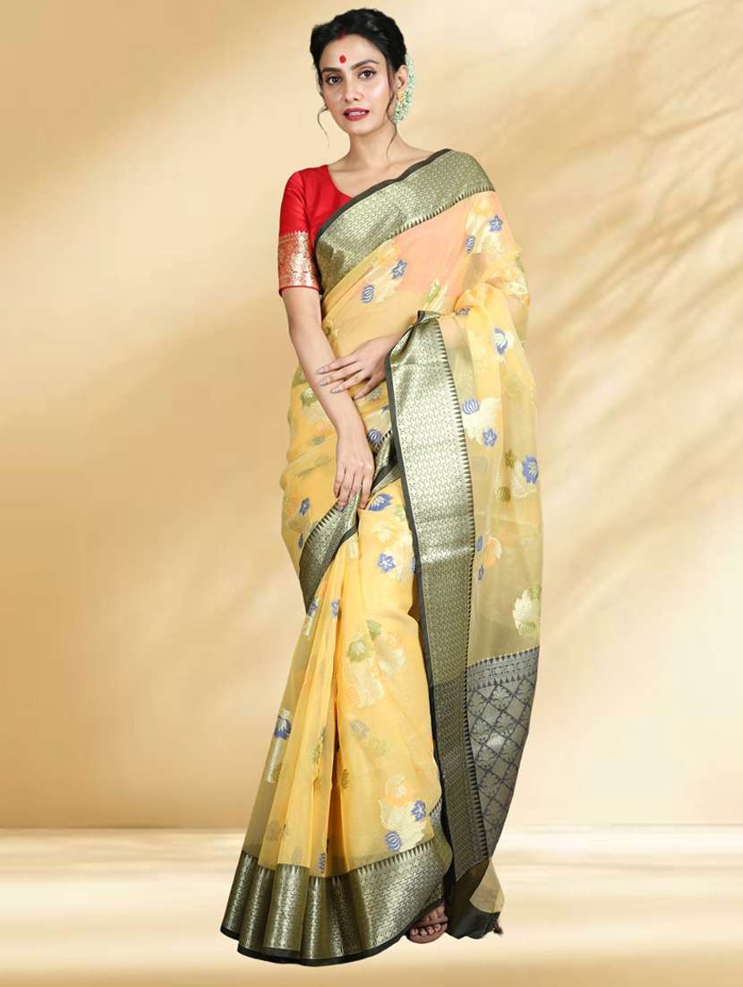 women self design handloom saree with blouse