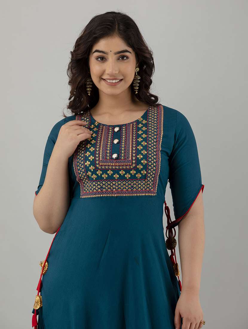 women embroidered short sleeve ethnic dress - 22079767 -  Standard Image - 3