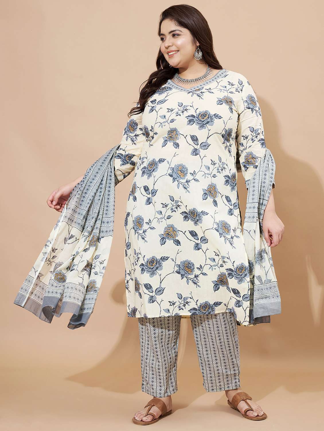 women floral three quarter sleeve kurta pant with dupatta set - 22080551 -  Zoom Image - 0