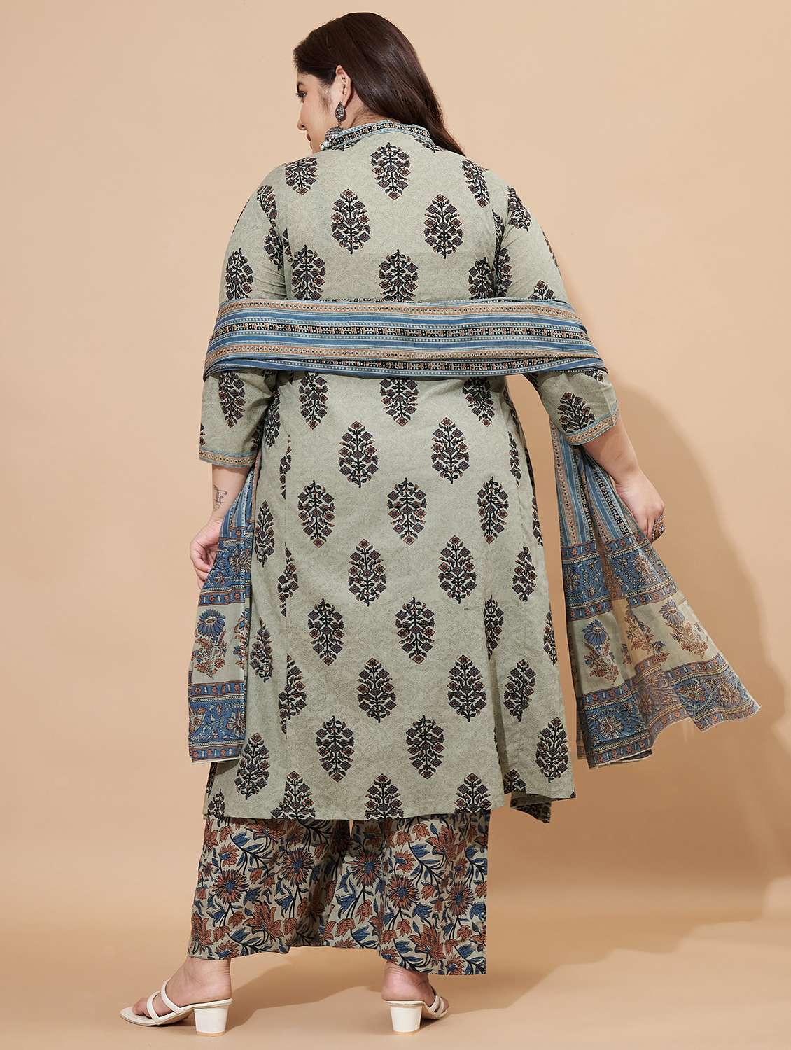 women three quarter sleeve kurta palazzo with dupatta set - 22080555 -  Standard Image - 3