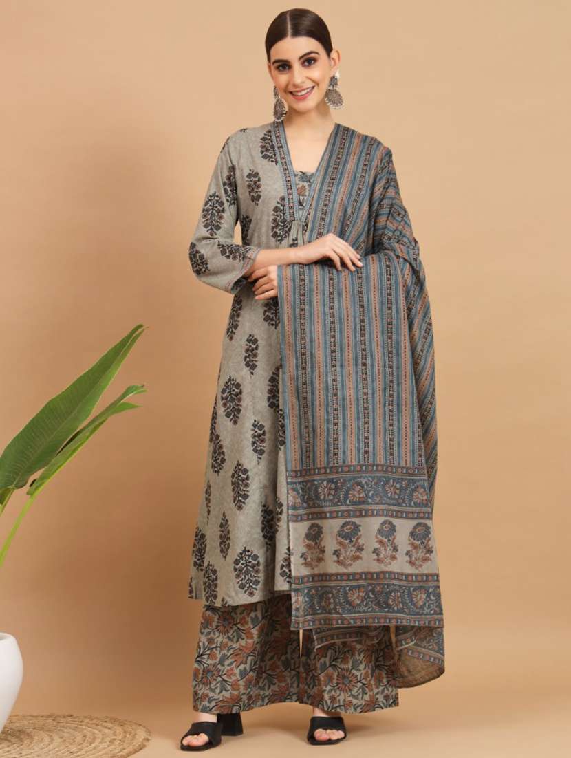 women three quarter sleeve kurta palazzo with dupatta set - 22080556 - Zoom Image - 0