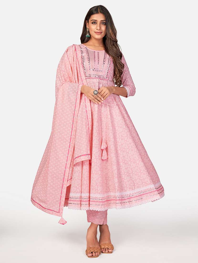 women three quarter sleeve kurta pant with dupatta set - 22080561 - Zoom Image - 0