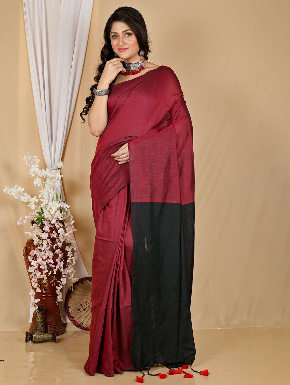 women solid handloom saree with blouse