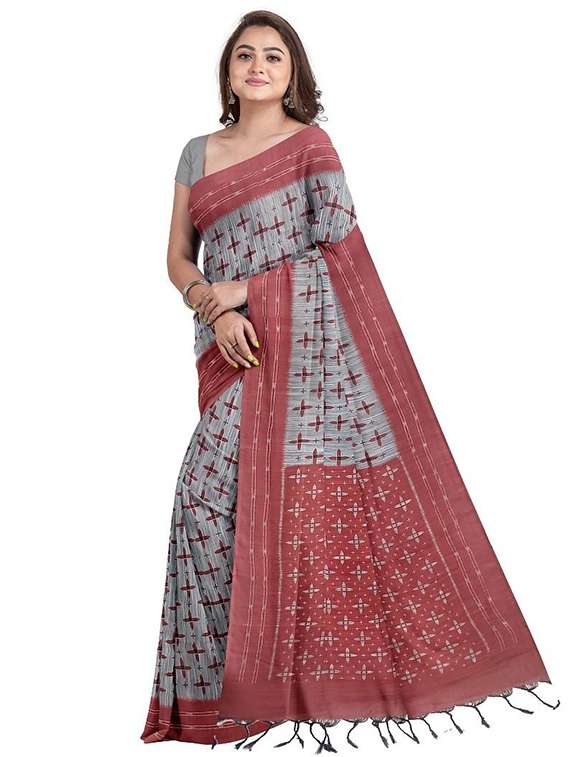 women self design handloom saree with blouse
